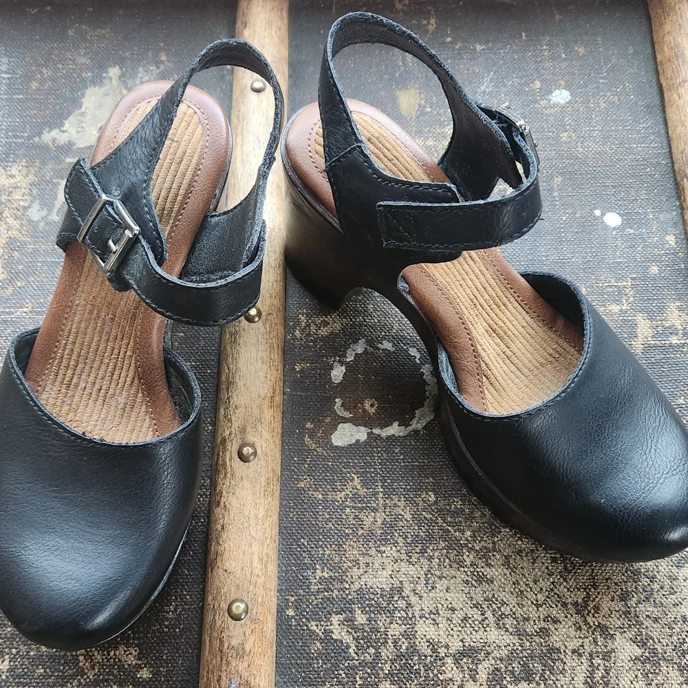Black Leather Women's Shoes - Picture 3 of 4